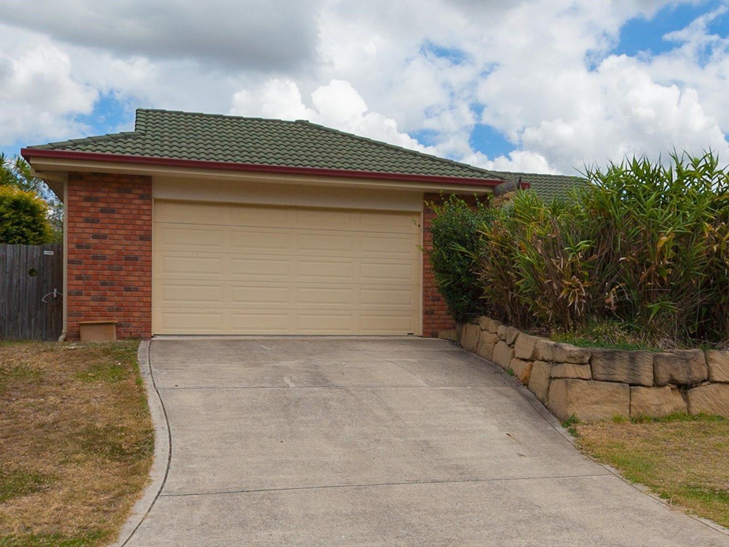 4 Riviera Court, Oxley QLD 4075, Image 0