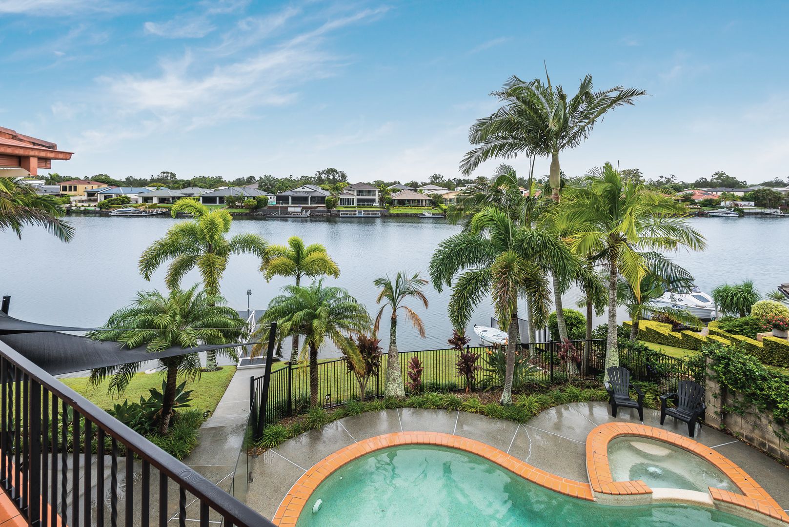 5 bedrooms House in 18 Eastpark Waters HELENSVALE QLD, 4212