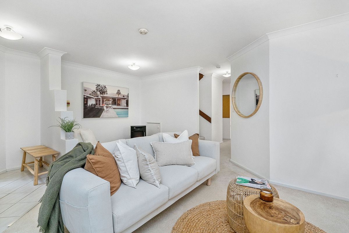 3 bedrooms Townhouse in 3/2 Riseley Street APPLECROSS WA, 6153