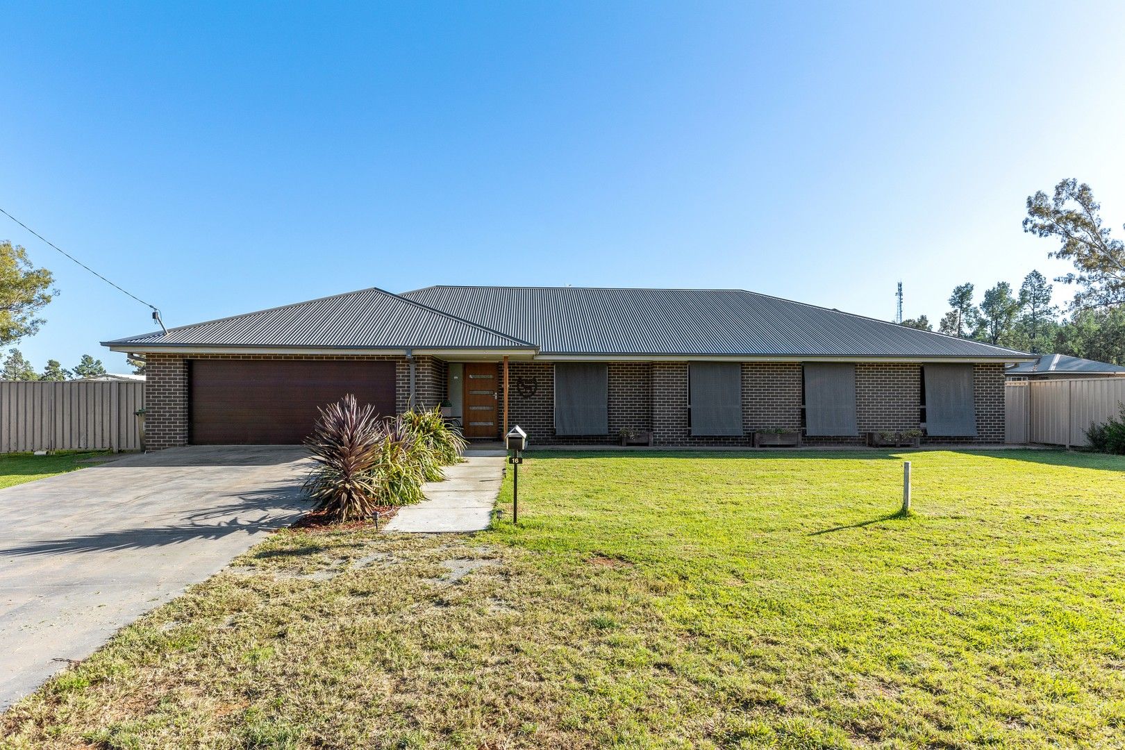 16 Dunrobin Street, Coolamon NSW 2701, Image 0