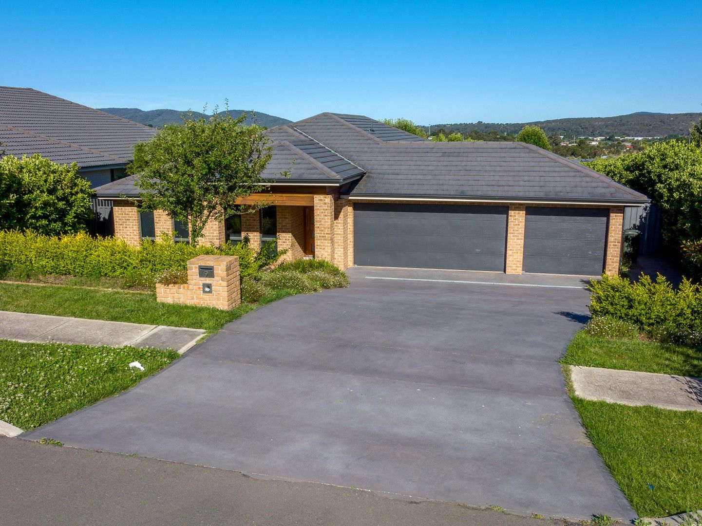 4 bedrooms House in 9 Poidevin Place GOULBURN NSW, 2580