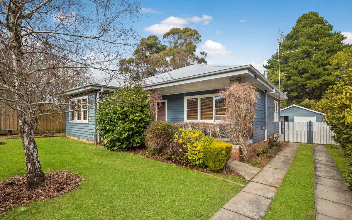 2 bedrooms House in 100 Central Springs Road DAYLESFORD VIC, 3460