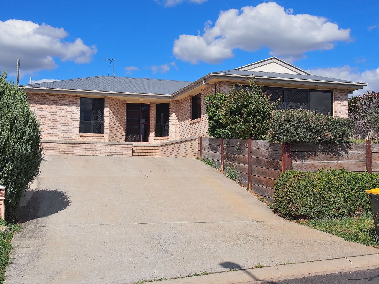 4 bedrooms House in 15 Boronia Drive WARWICK QLD, 4370