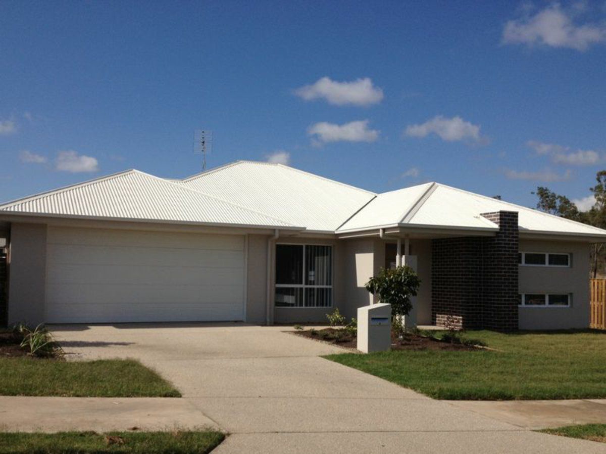 4 bedrooms House in 8 Corimba Parade BOYNE ISLAND QLD, 4680