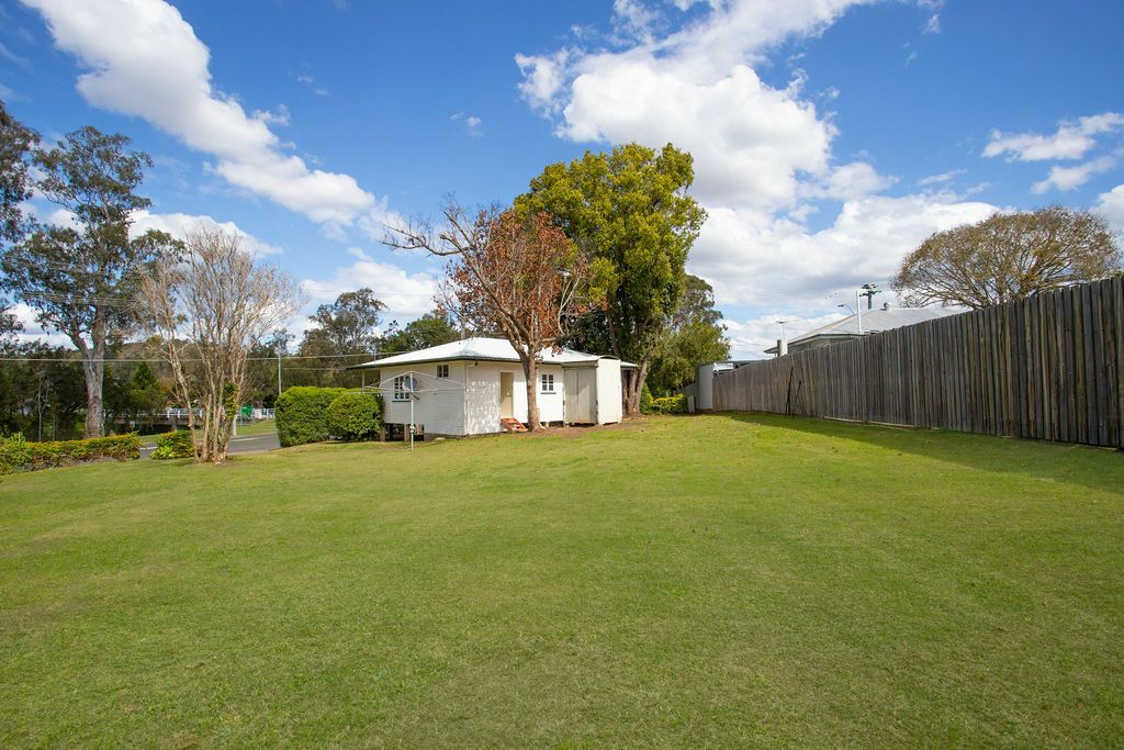 3 bedrooms House in 13 Creek St SILKSTONE QLD, 4304