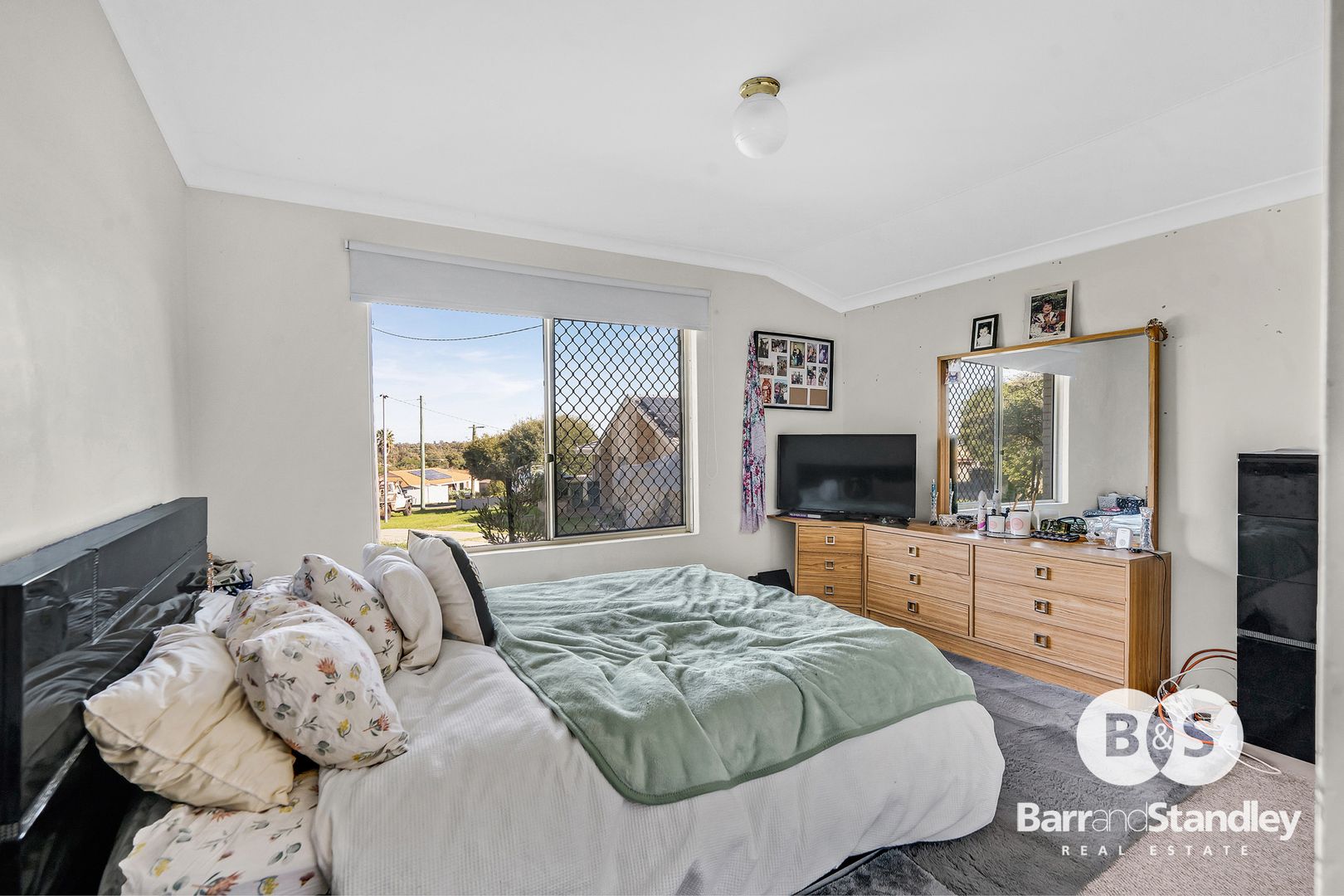 37 Corring Way, Parmelia WA 6167, Image 2