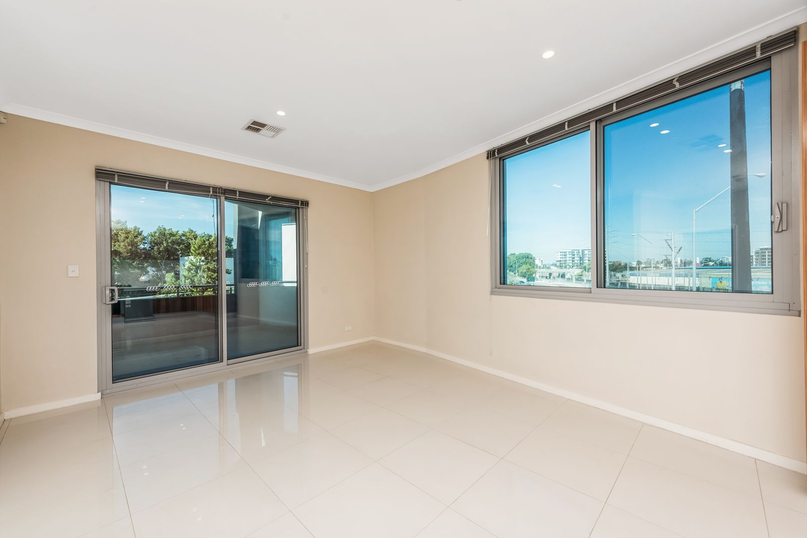 10/2 Edward Street, Perth WA 6000, Image 2