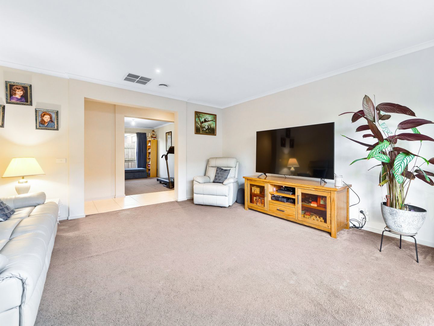 9 Karwarren Way, Cranbourne West VIC 3977, Image 2