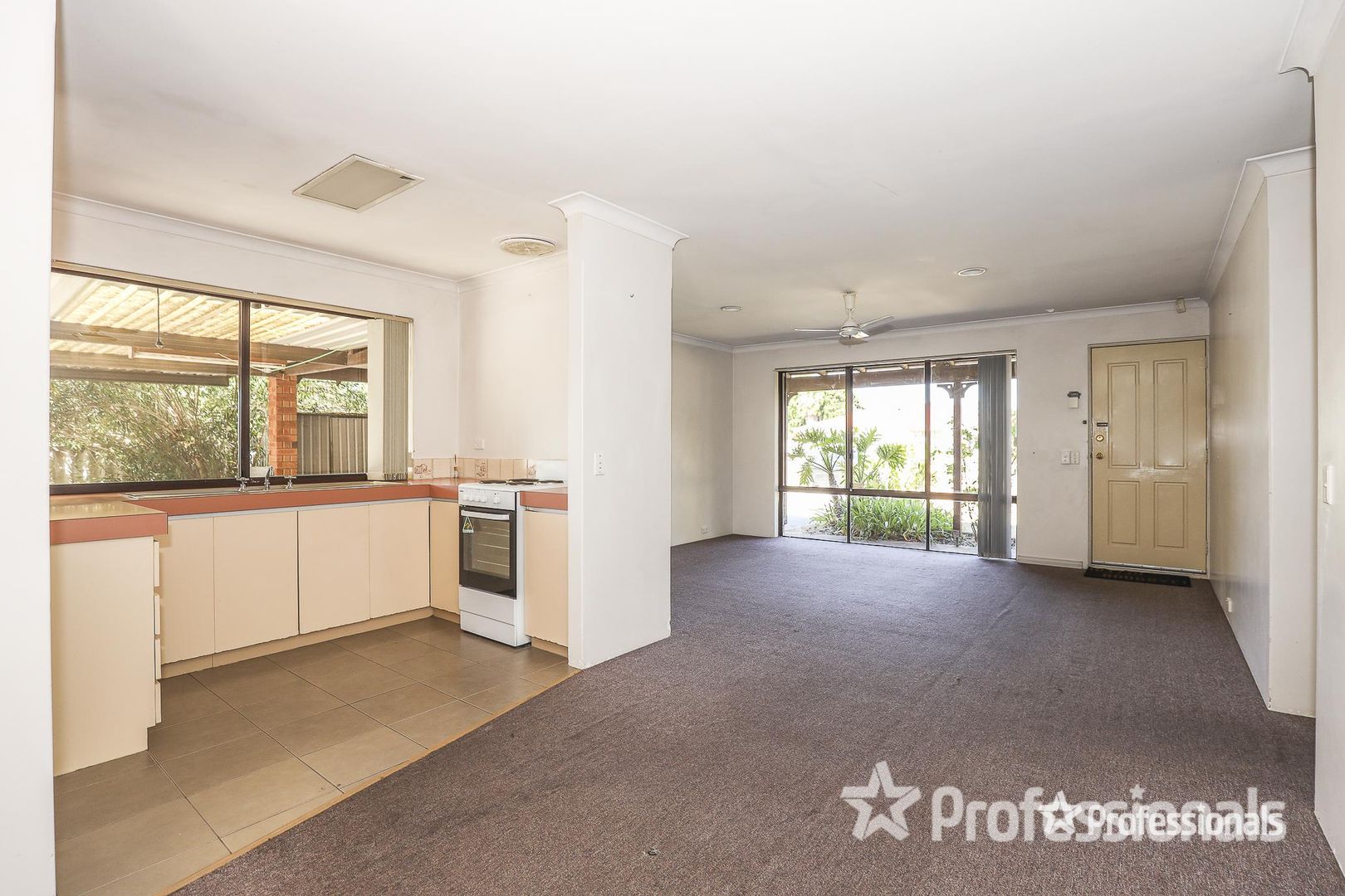 6 Lulworth Place, Marangaroo WA 6064, Image 2