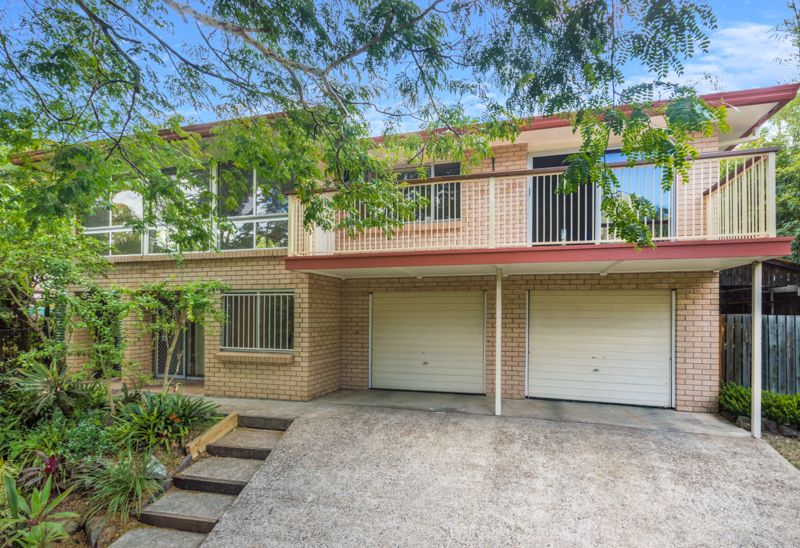 5 bedrooms House in 6 Brindabella Street CHAPEL HILL QLD, 4069