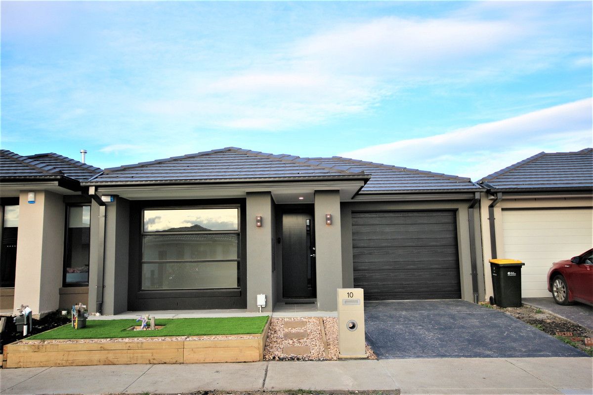 4 bedrooms House in 10 Luppino Street DONNYBROOK VIC, 3064