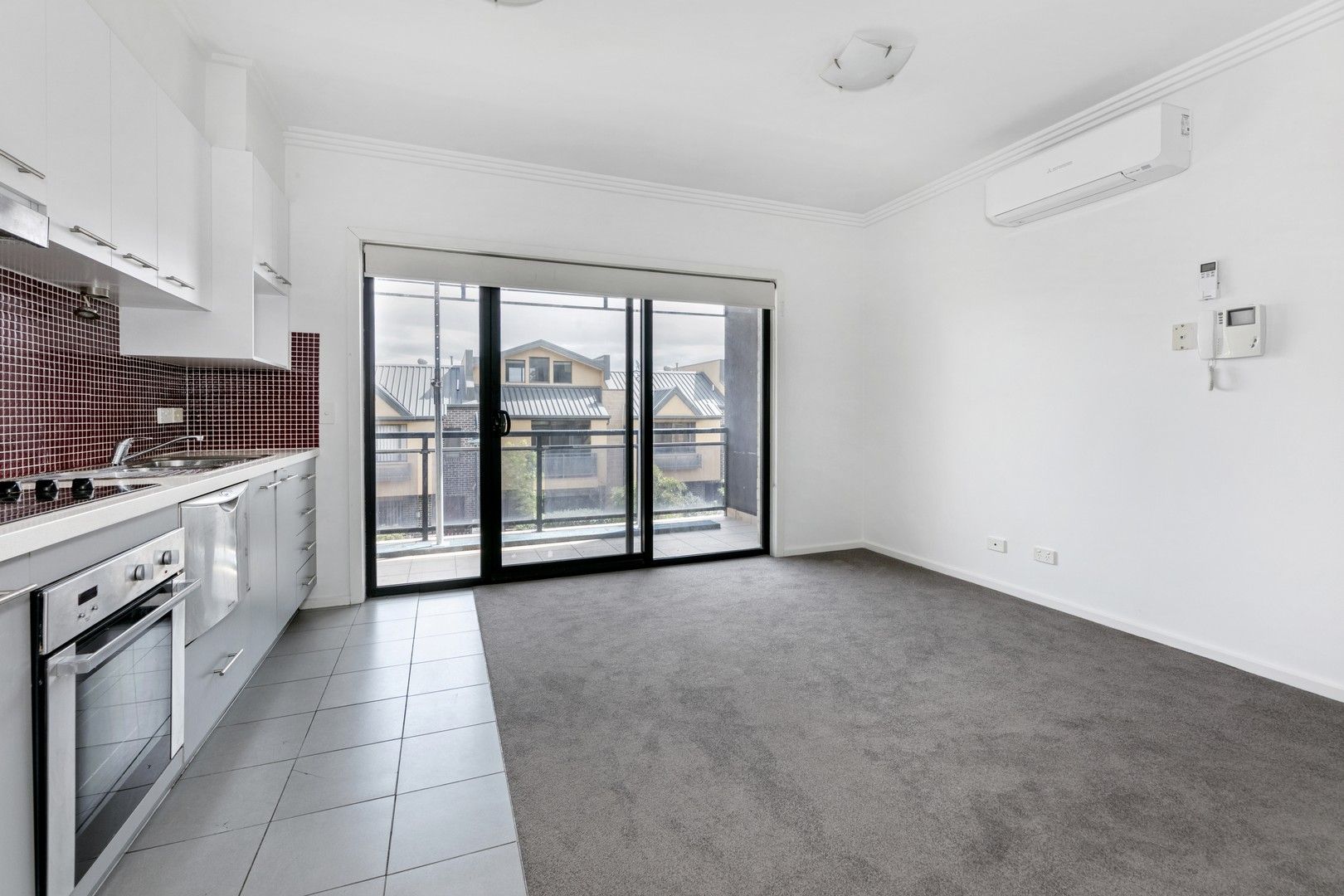 2 bedrooms Apartment / Unit / Flat in 82/115 Neerim Road GLEN HUNTLY VIC, 3163