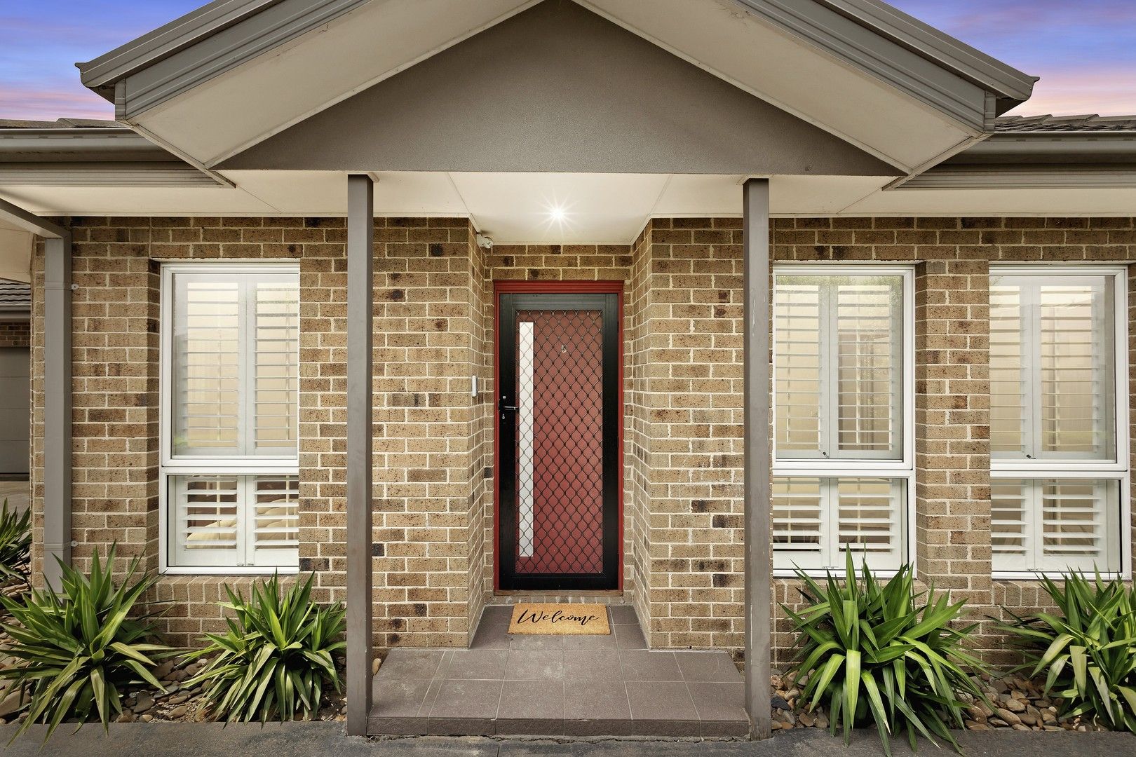 3 bedrooms Townhouse in 5/6 Devon Road PASCOE VALE VIC, 3044