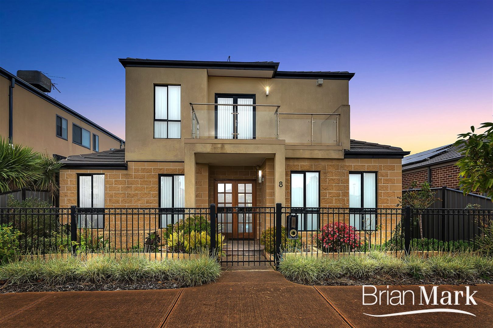4 bedrooms House in 8 McCulloch Walk POINT COOK VIC, 3030