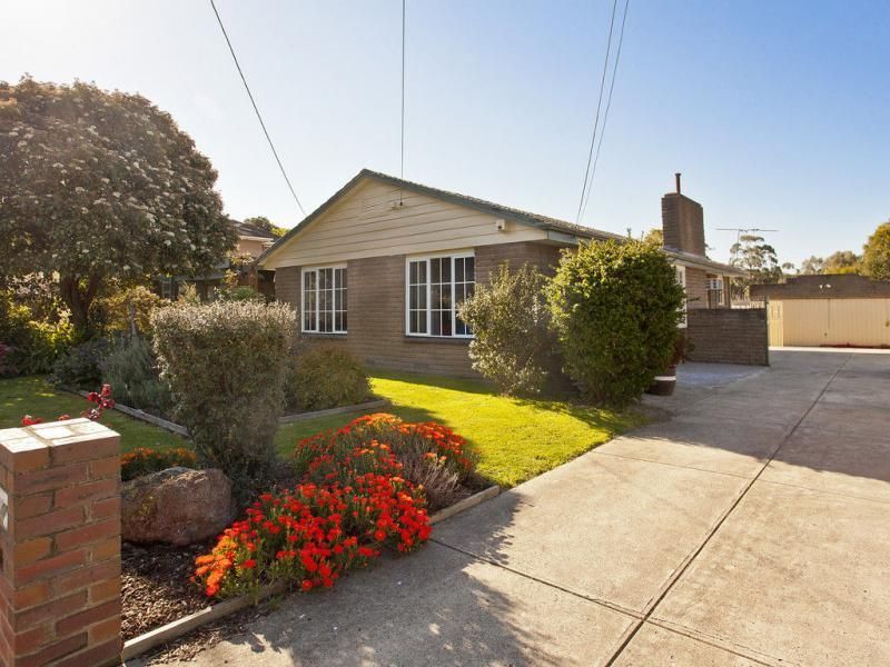 16 Boeing Road, STRATHMORE HEIGHTS VIC 3041, Image 0