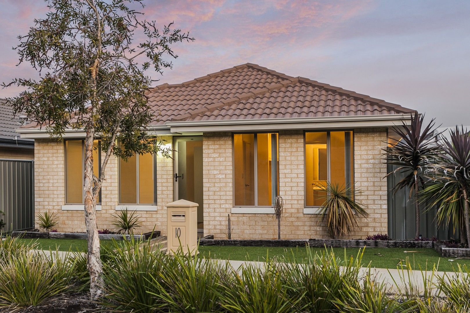 3 bedrooms House in 10 Thaxted Street WELLARD WA, 6170