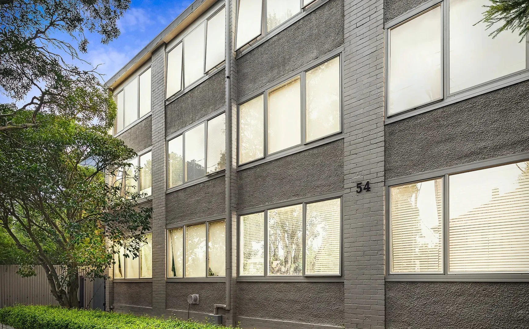 Light-filled Living in a Prime Balaclava Position - Radharc 2