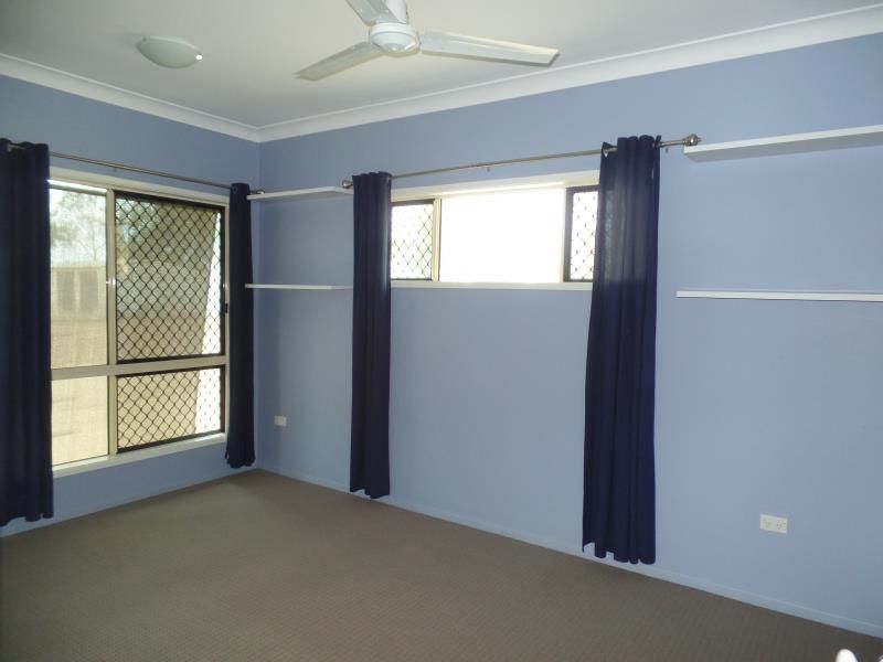 290 KELSO DRIVE, Kelso QLD 4815, Image 2