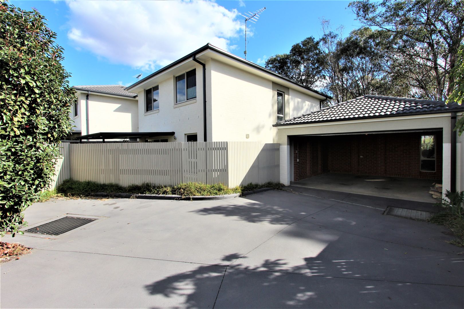 33 Northampton Drive, Glenfield NSW 2167, Image 2