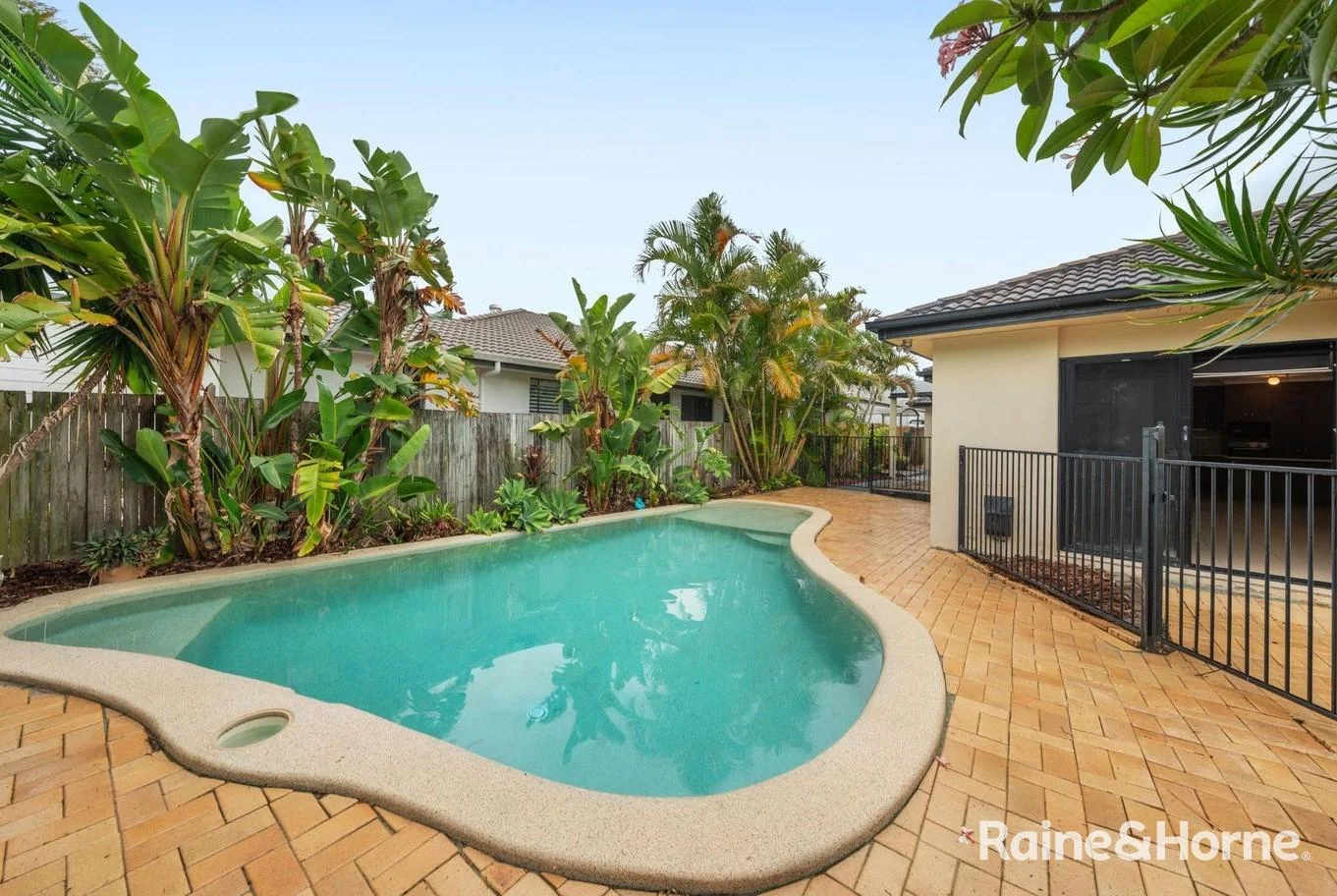 6 Ebony Crescent, Redland Bay QLD 4165