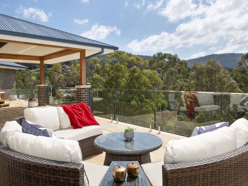 70 William James Drive, Mount Kembla Property History & Address