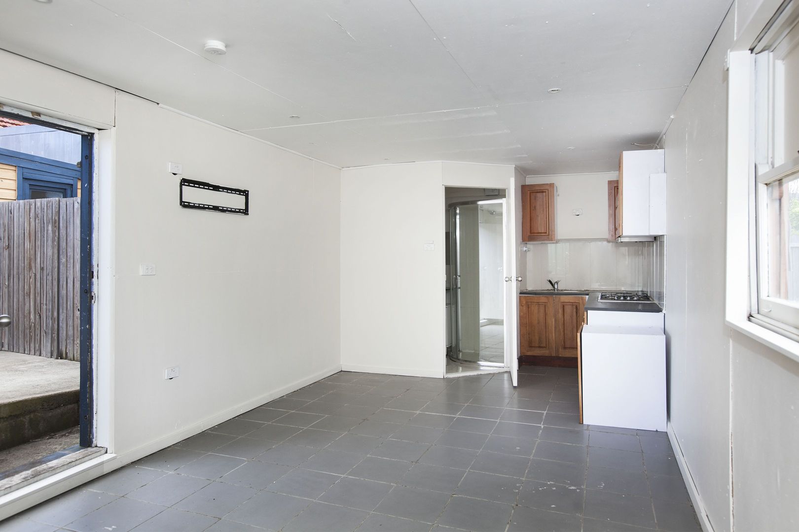 2/18 Ajax Avenue, North Wollongong Property History & Address