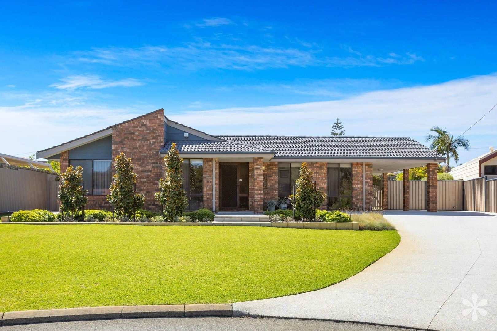 4 bedrooms House in 4 Yorich Court WILLETTON WA, 6155