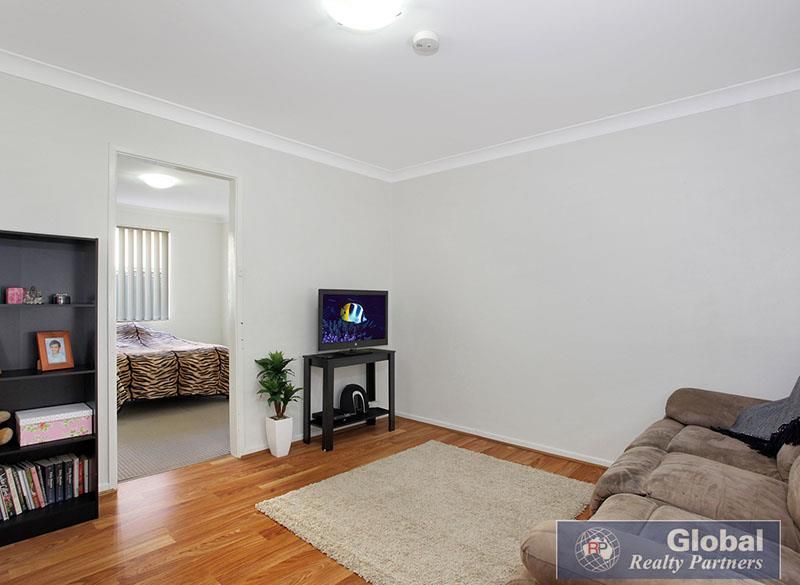2/70 Weblands St, Rutherford NSW 2320, Image 2