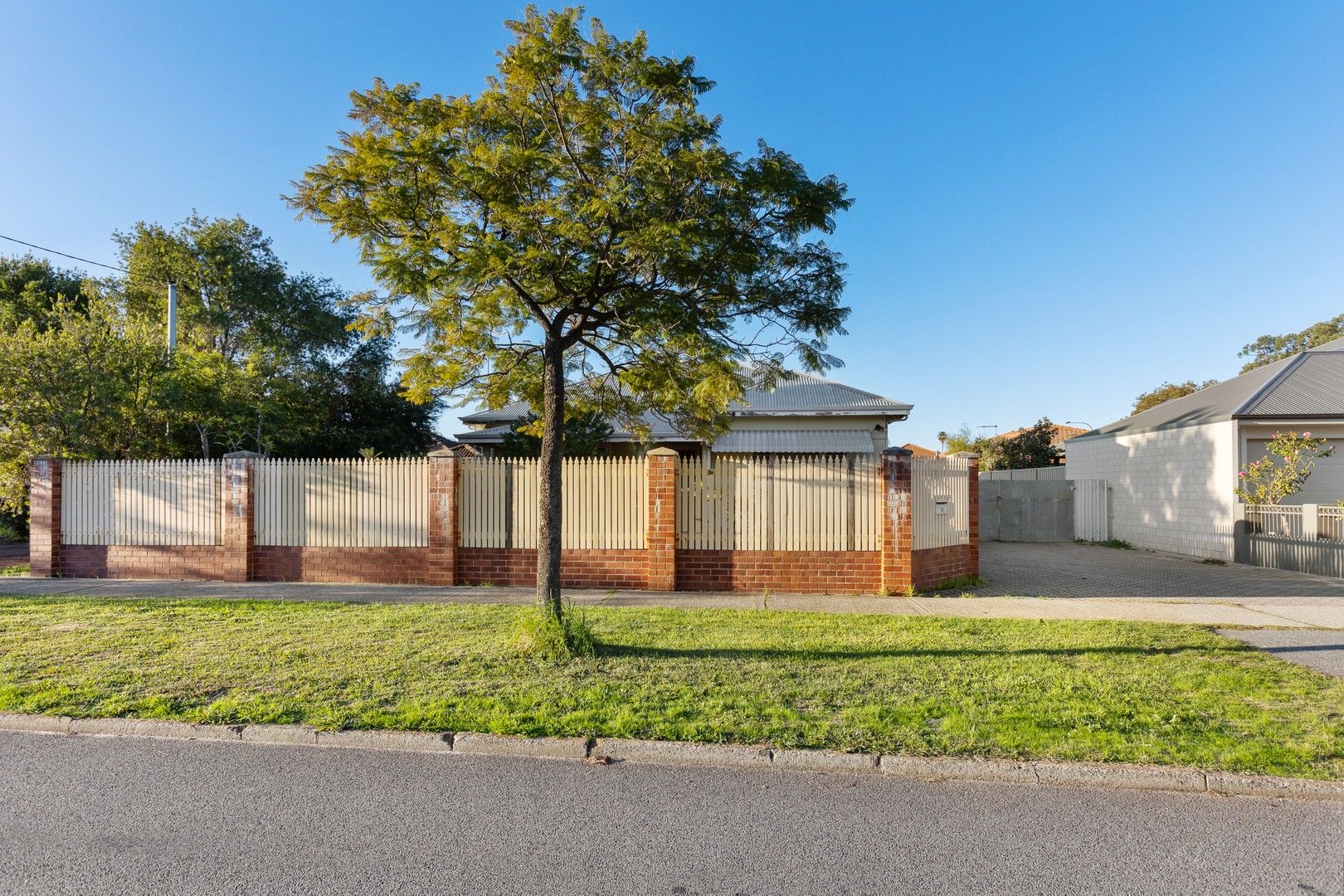 3 bedrooms House in 124 Raleigh Street CARLISLE WA, 6101