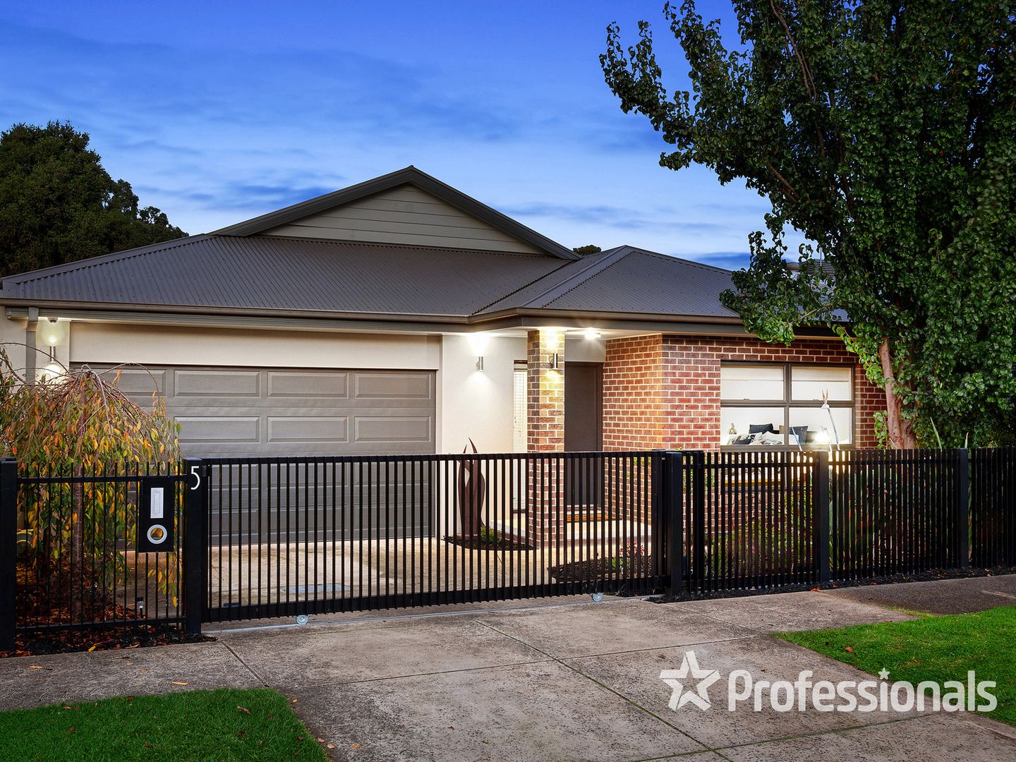 3 bedrooms House in 5 Palm Grove KILSYTH VIC, 3137