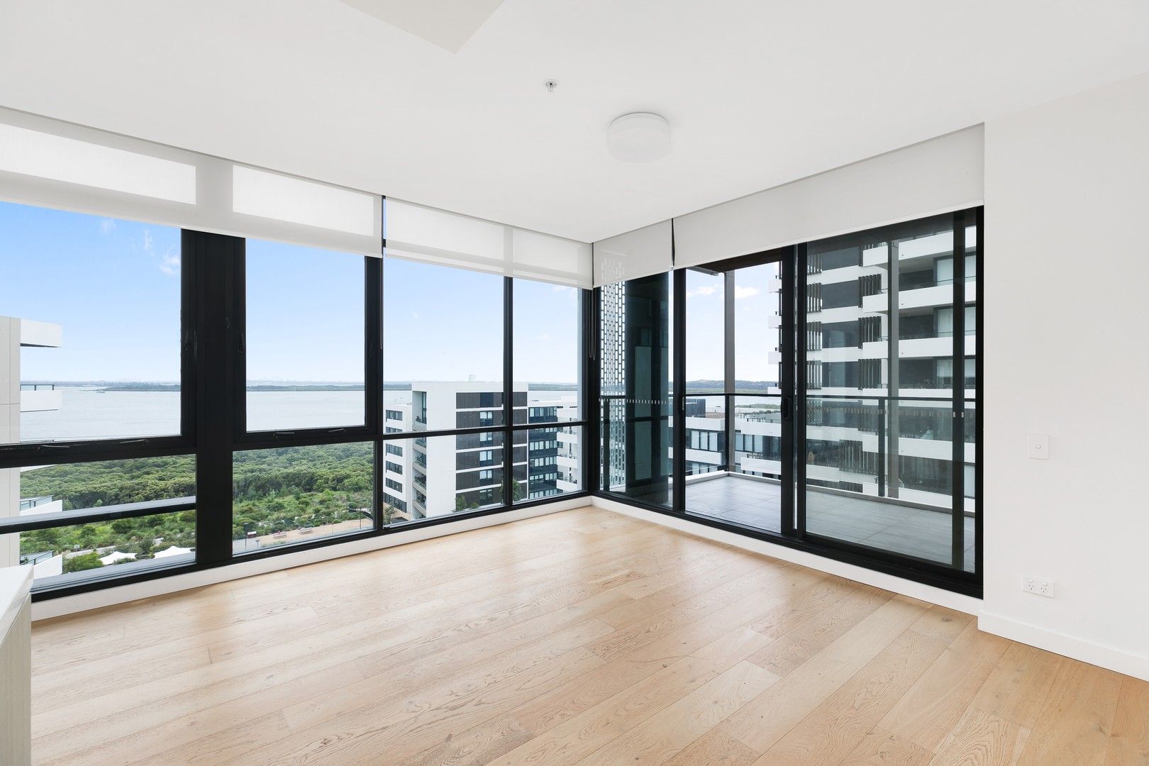 3 bedrooms Apartment / Unit / Flat in 802/1 Foreshore Boulevard WOOLOOWARE NSW, 2230