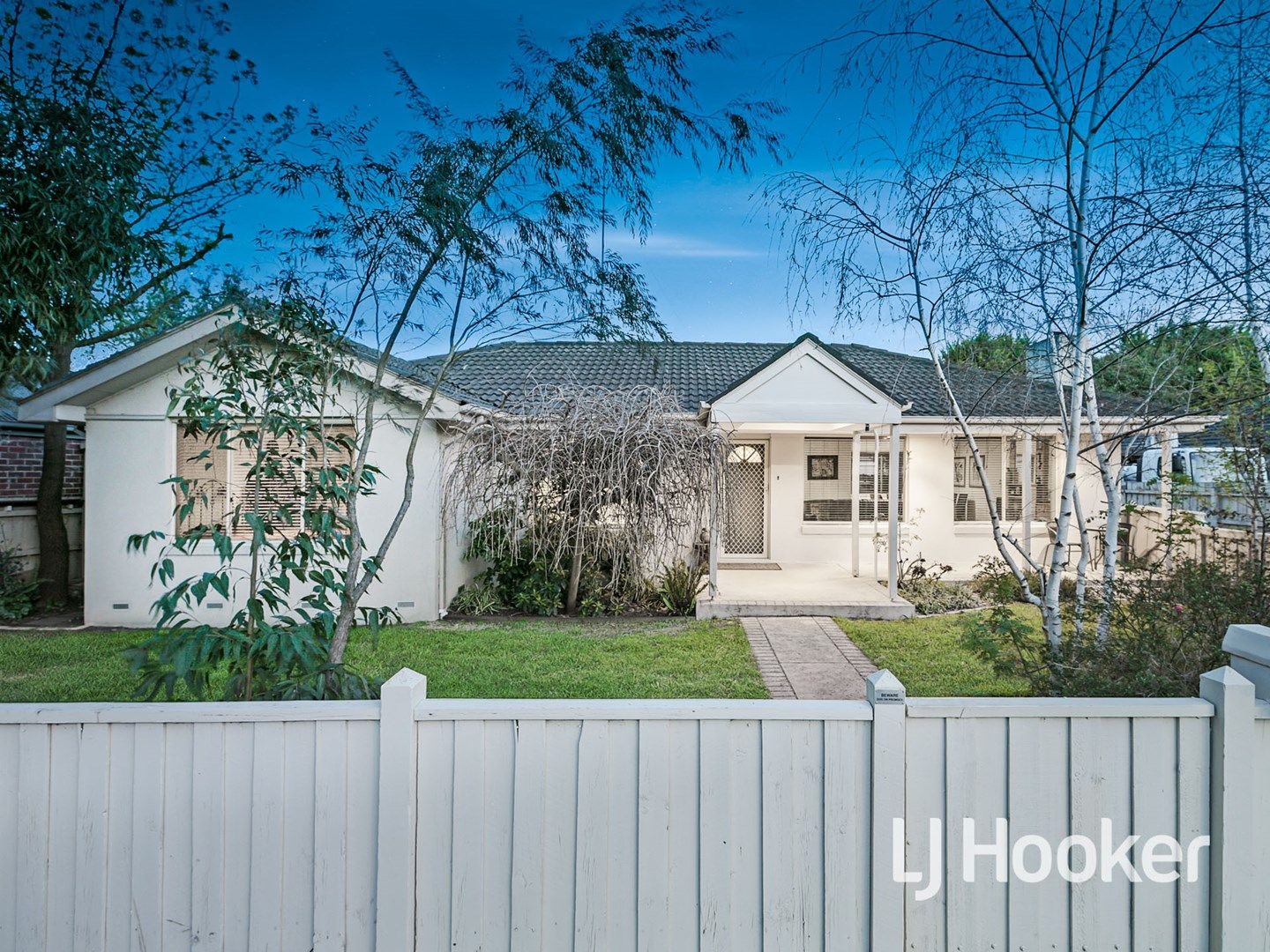 1/8 Manuka Road, Berwick VIC 3806, Image 0