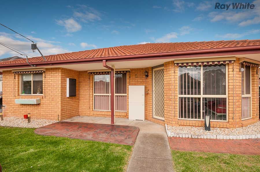 3 bedrooms House in 2 Chelmsford Crescent ST ALBANS VIC, 3021