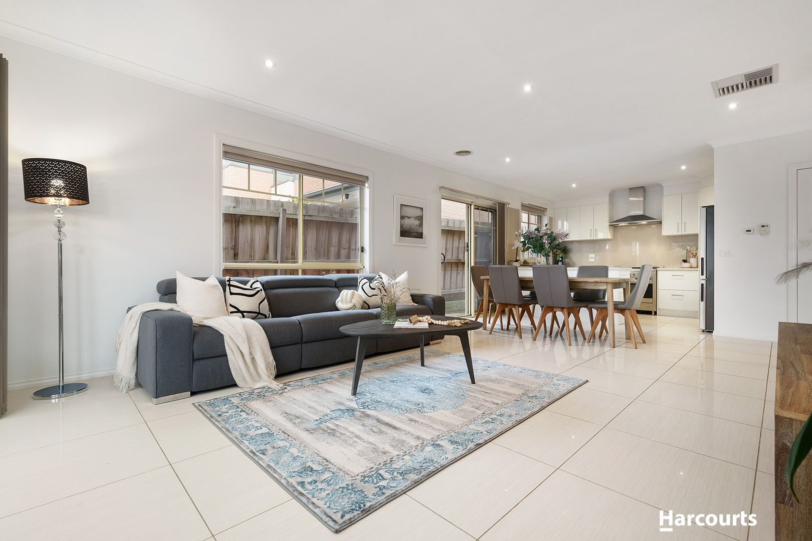 2/16 Churchill Avenue, Chadstone VIC 3148, Image 2