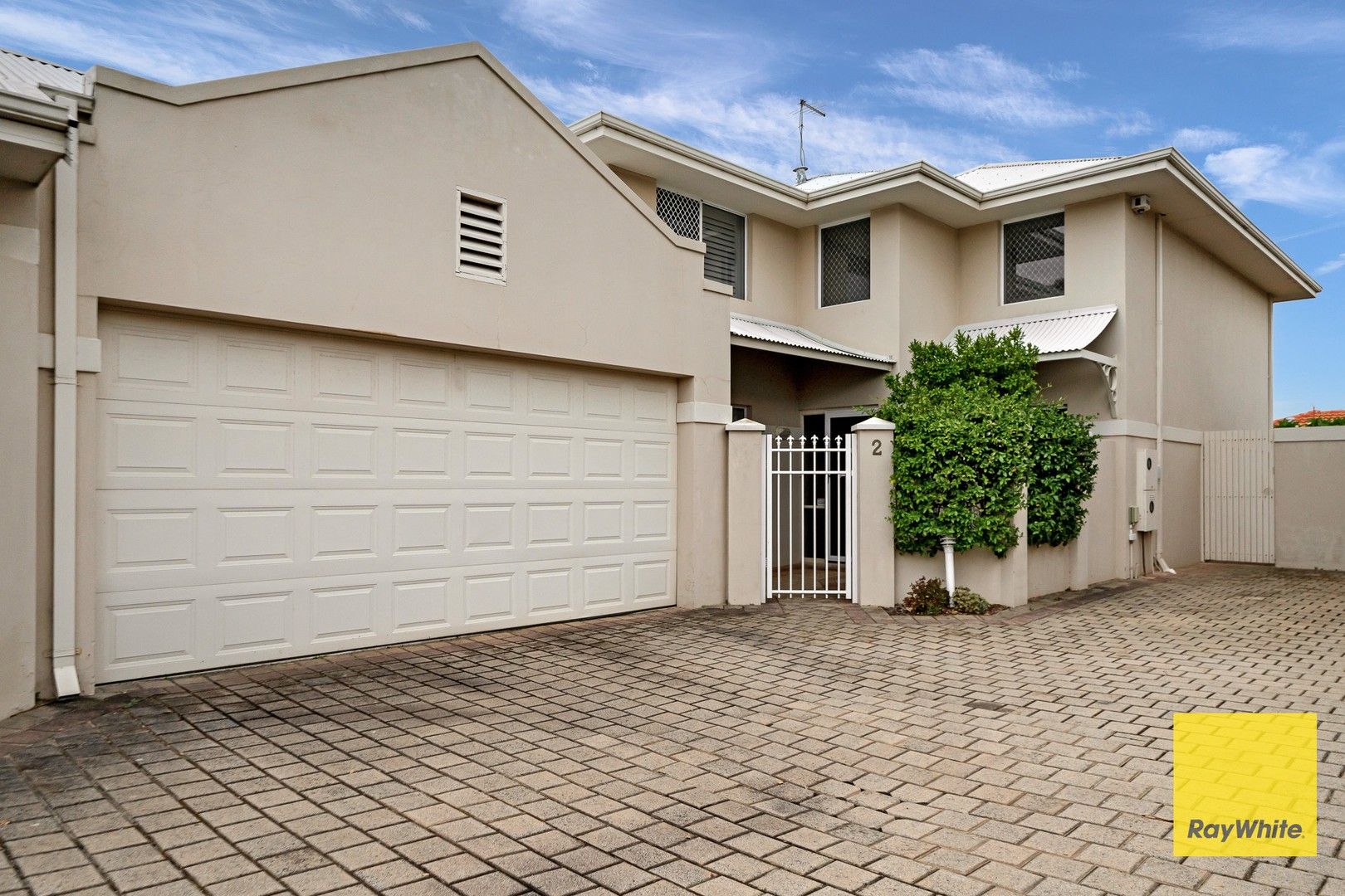 3 bedrooms House in 2/44 Lockhart Street COMO WA, 6152