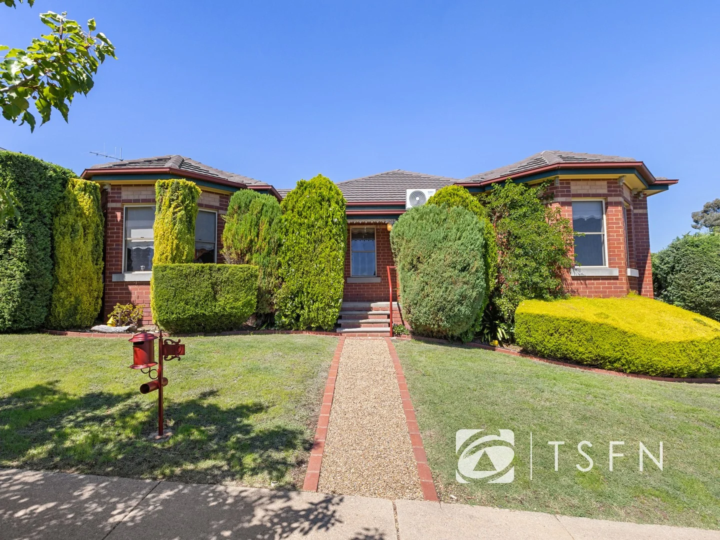 10 Chelsea Blvd, Strathdale VIC 3550