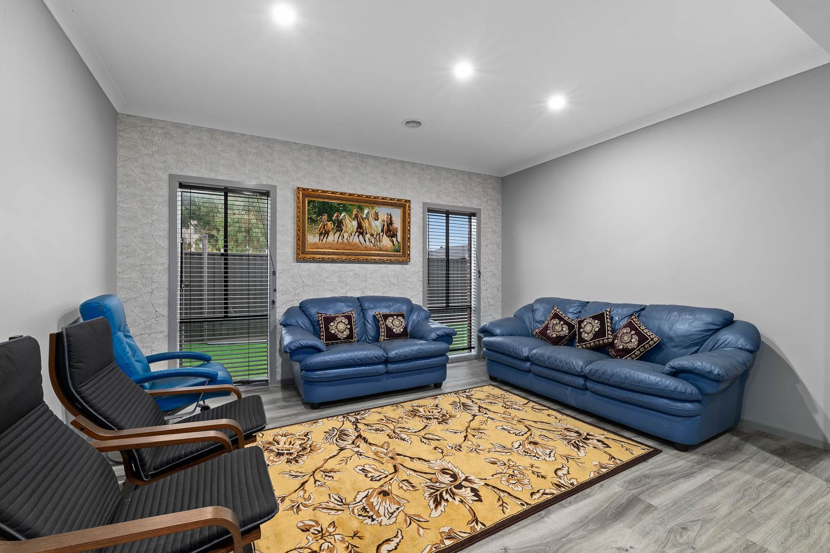 8 Hammersmith Way, Cranbourne East VIC 3977, Image 2