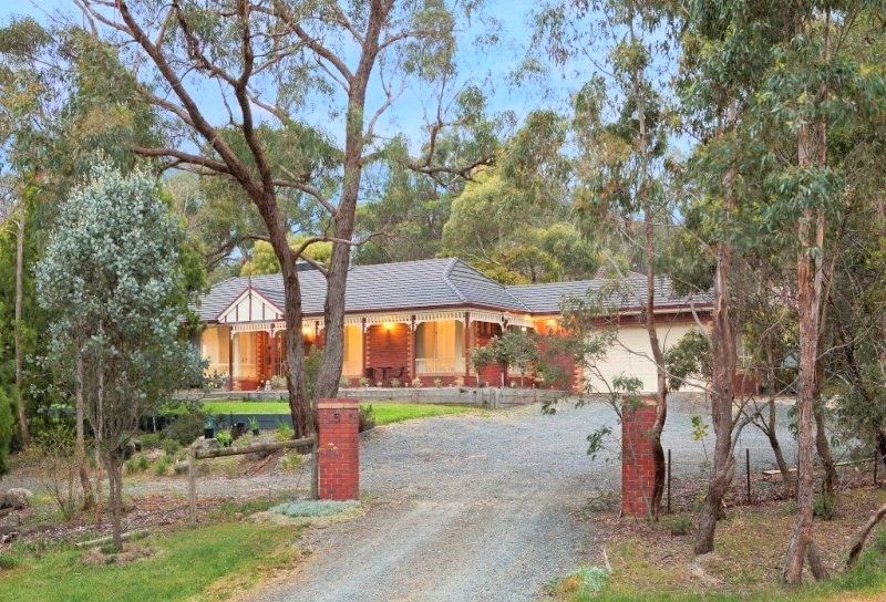 6 bedrooms House in 5 Timbertop Drive MOUNT HELEN VIC, 3350