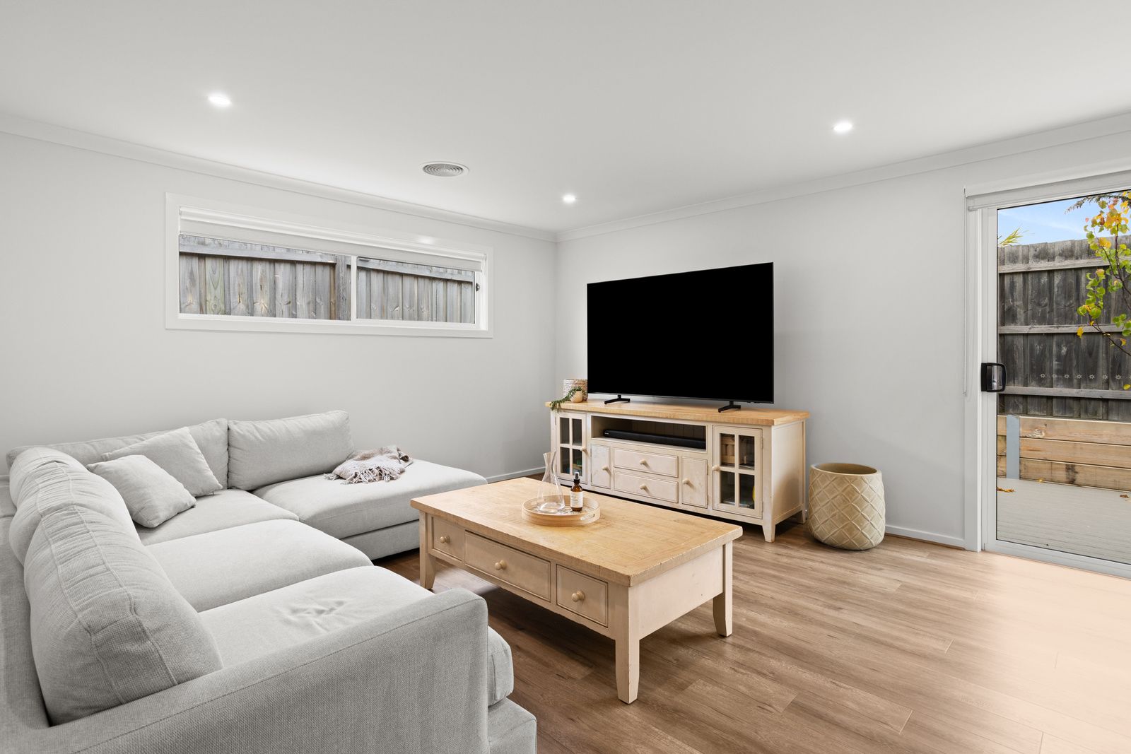 25 Moorfield Avenue, Rosebud VIC 3939 House For Rent 690 Domain