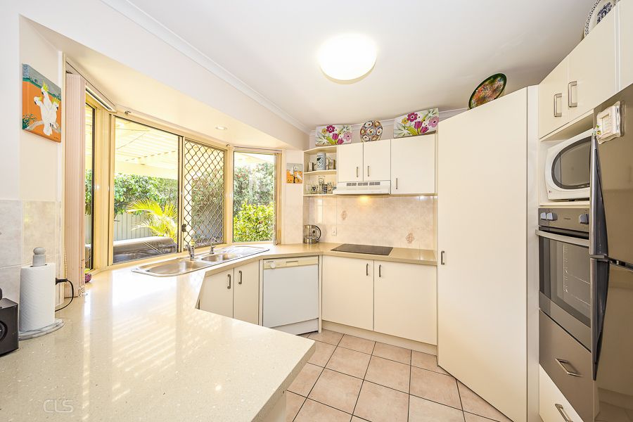 2/5 Carl Court, Banksia Beach QLD 4507, Image 1