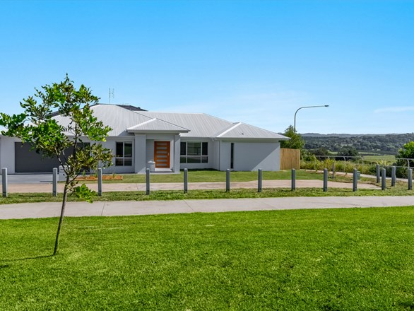 1/2 Eclipse Crescent, Cumbalum NSW 2478