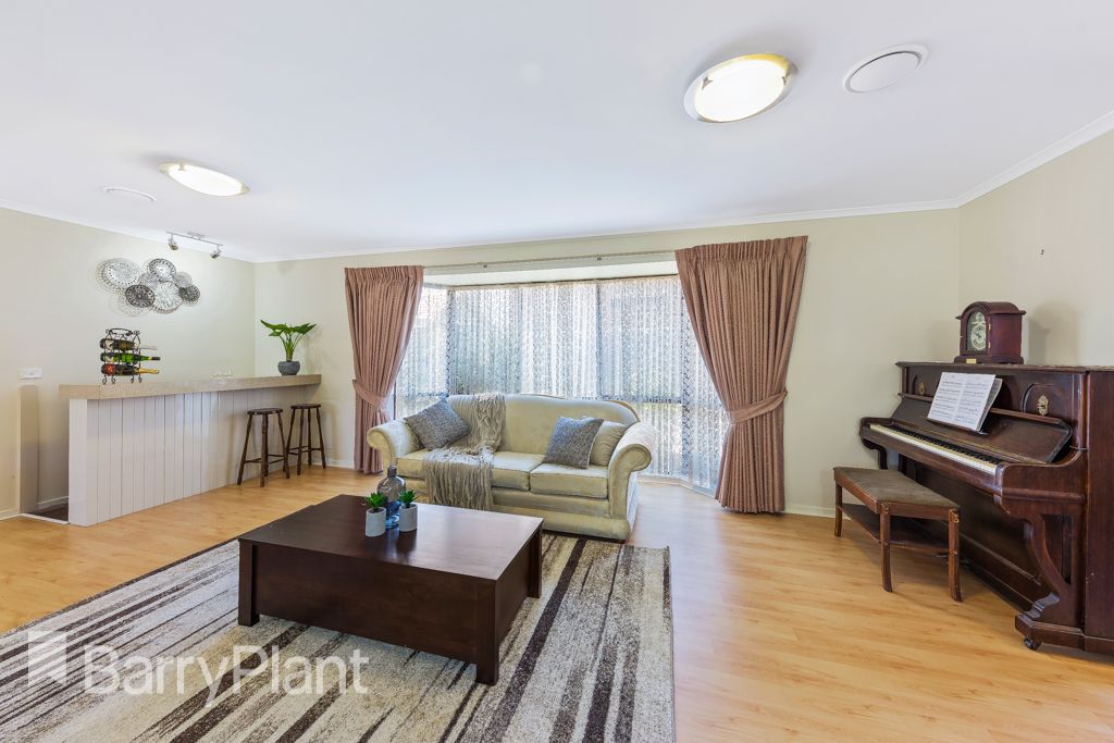 6 Timothy Court, Kings Park VIC 3021, Image 2