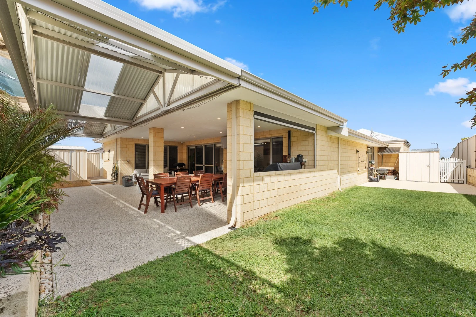 16 Carrow Bend, Baldivis WA 6171