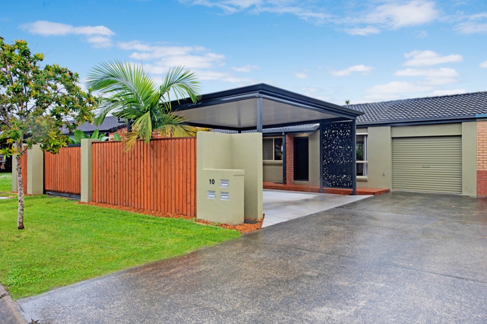 3 bedrooms Duplex in 1/10 Crystal Reef Drive COOMBABAH QLD, 4216