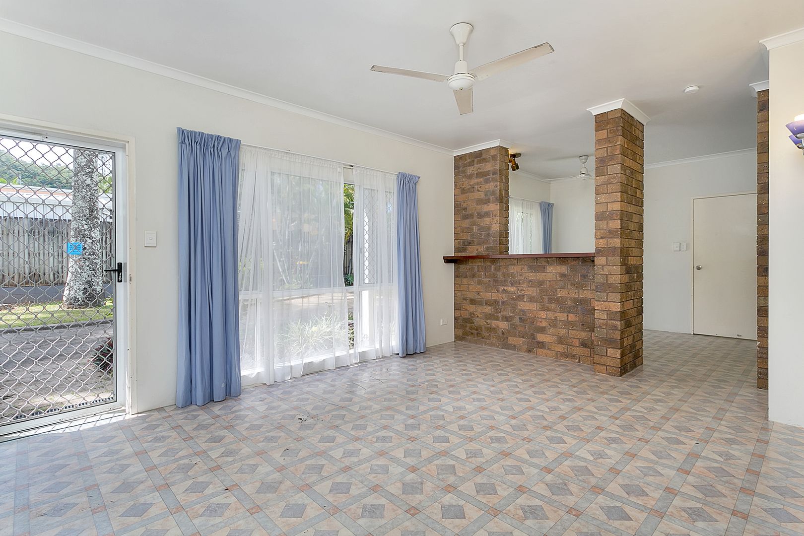 1/28 Valmadre Street, Caravonica QLD 4878, Image 2