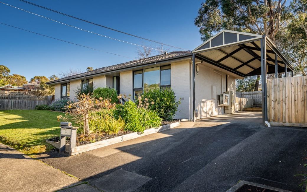 3 bedrooms House in 3 Denman Street KILSYTH VIC, 3137