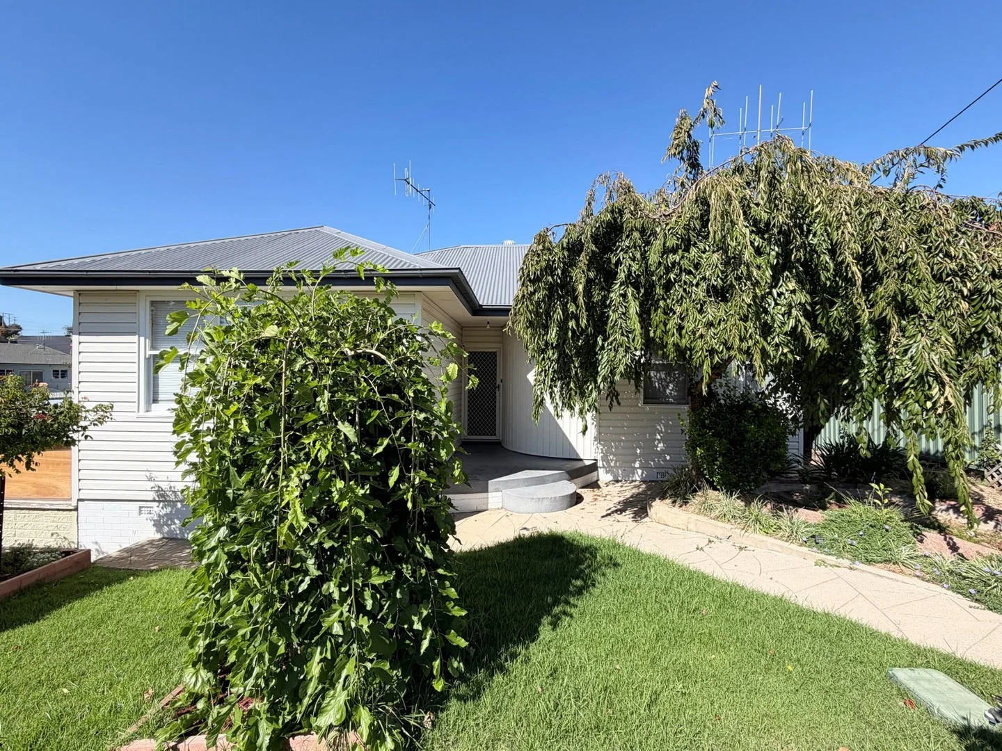 4 West Street, West Bathurst NSW 2795