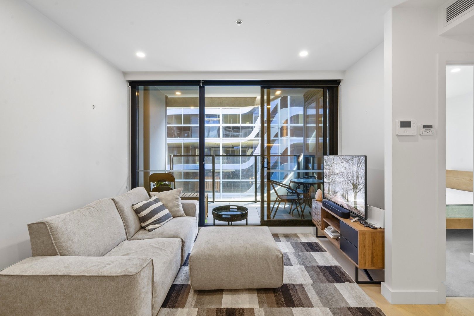 1 bedrooms Apartment / Unit / Flat in 813/478A St Kilda Road MELBOURNE VIC, 3004