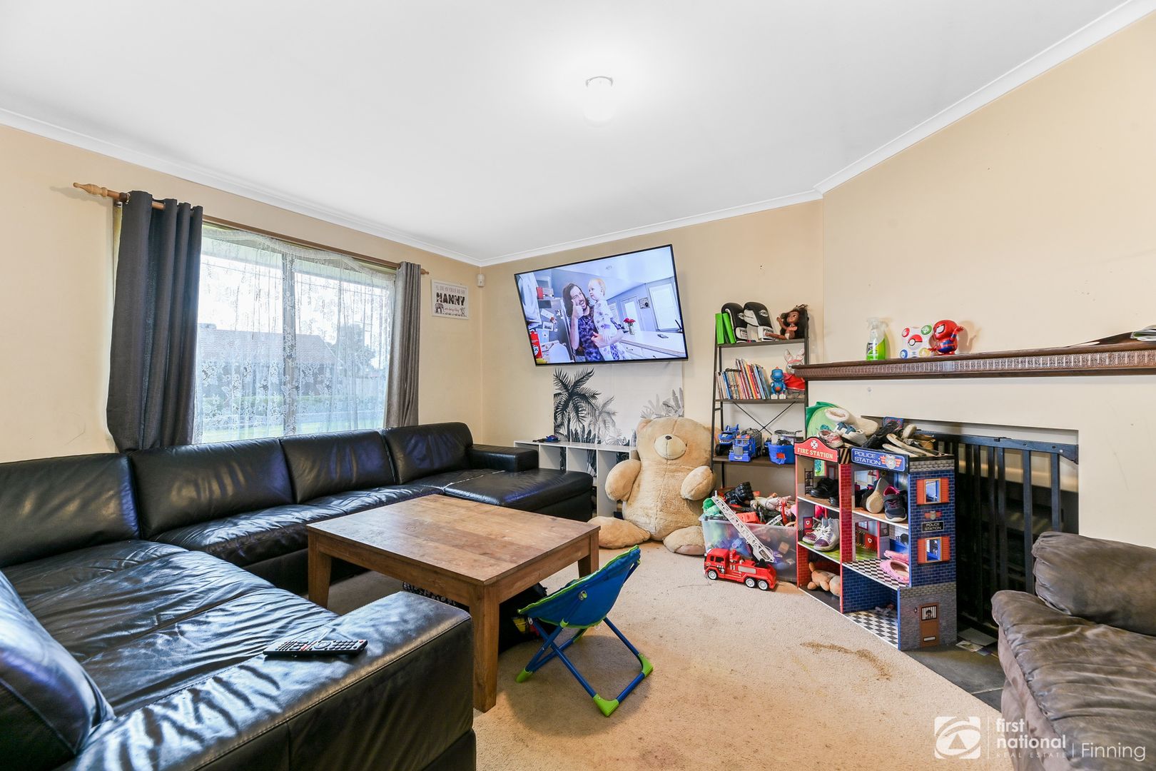 2 Dior Court, Cranbourne West VIC 3977, Image 2