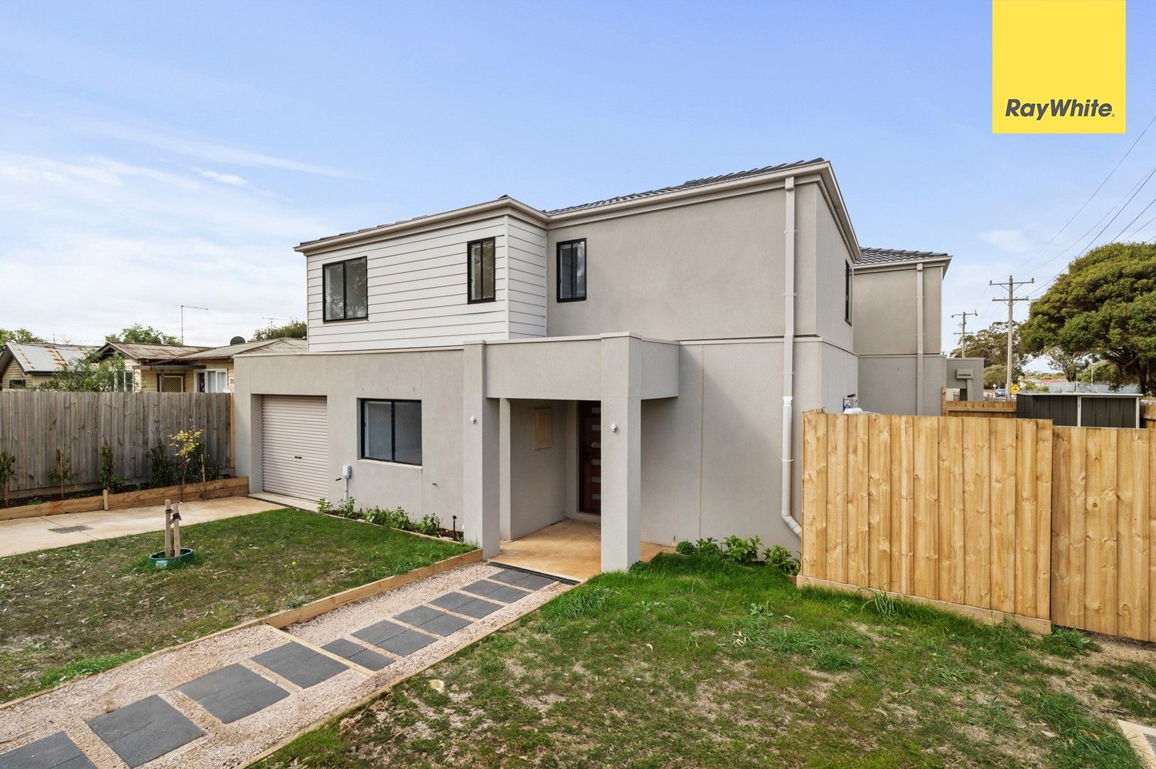 3 bedrooms Townhouse in 32 Exford Road MELTON SOUTH VIC, 3338